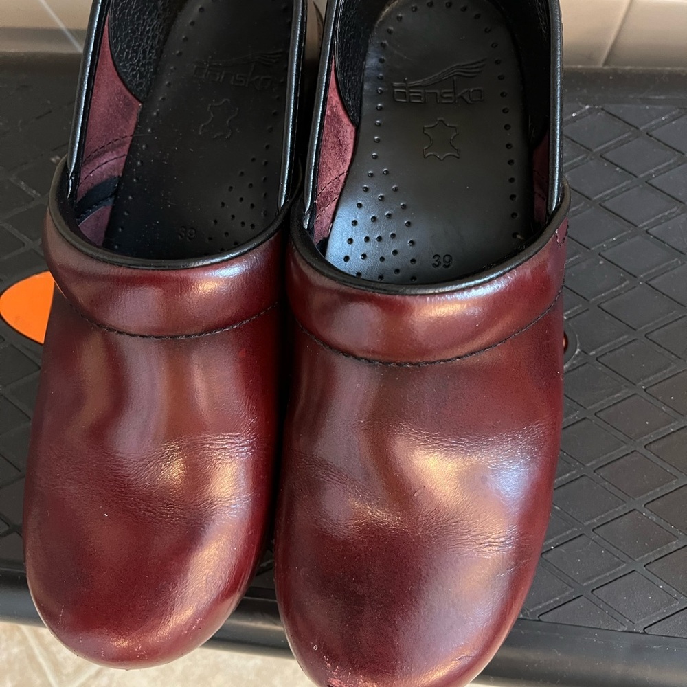 Dansko shoes. In good condition comfortablel to wear on long period of walking.